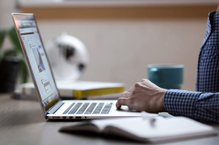 Man laptop 7
