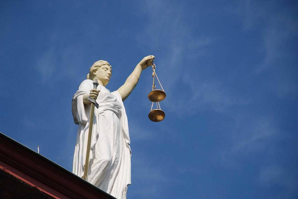 Justitia 4 rechts