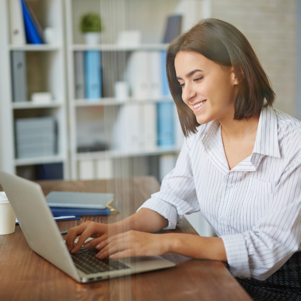 Vrouw Op Computer